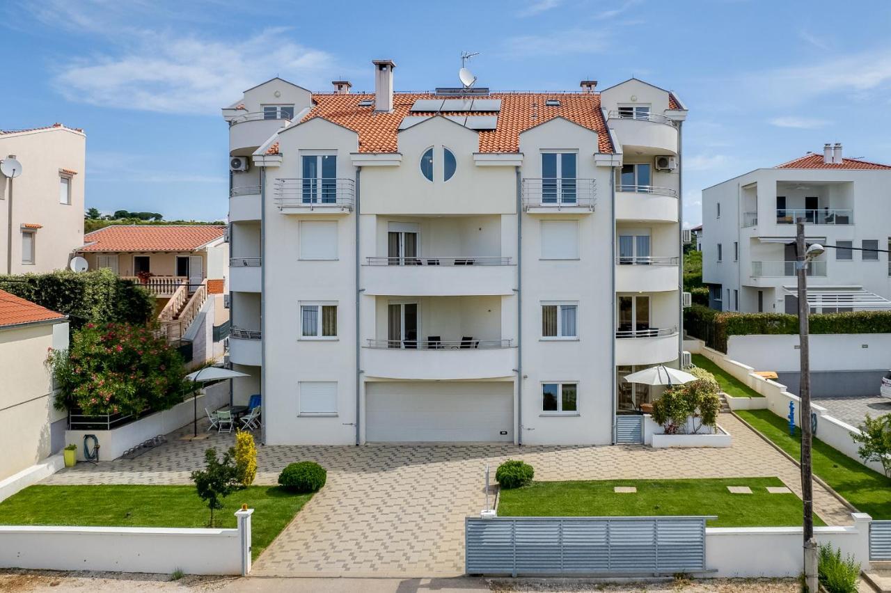 Villa Mirela Петрчане Экстерьер фото