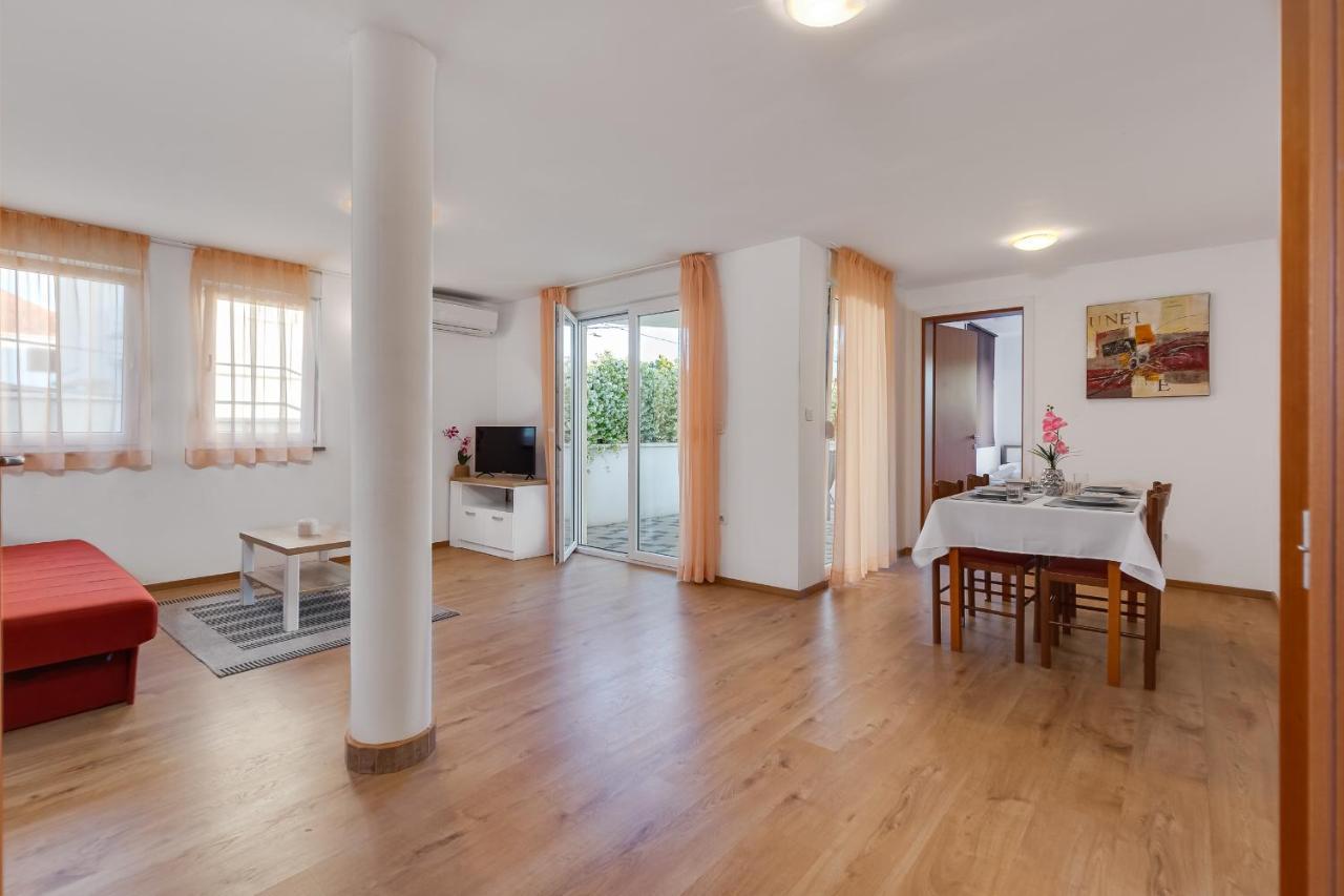 Villa Mirela Петрчане Экстерьер фото